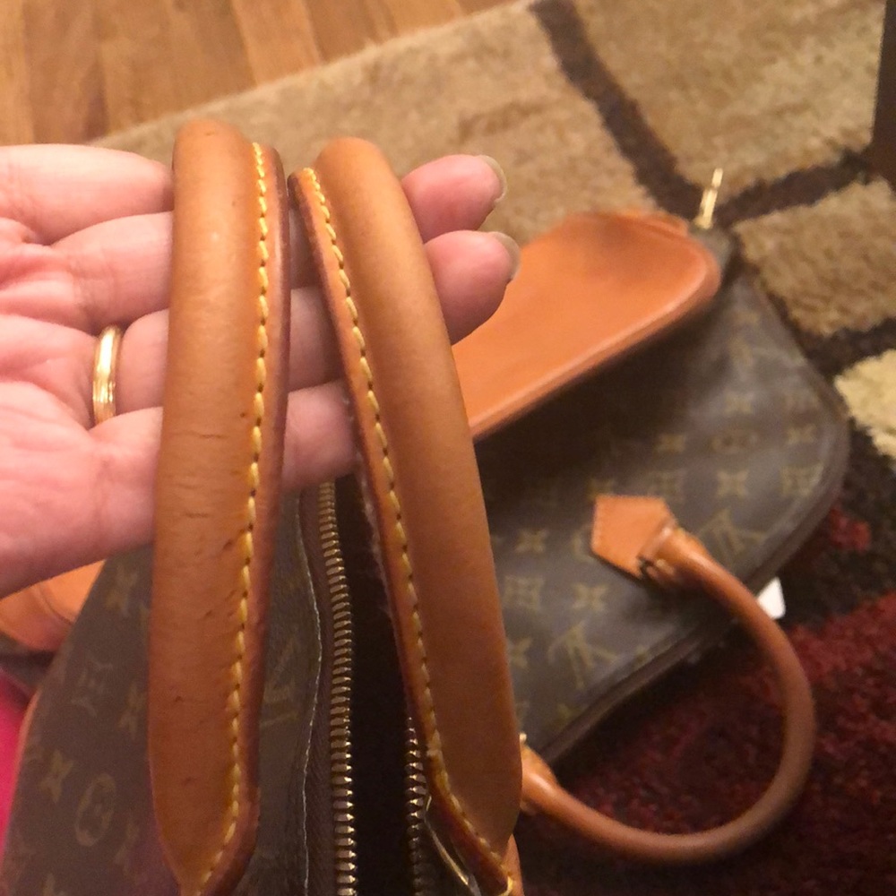 Louis Vuitton Alma - Picture 5 of 8